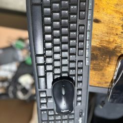 Logitech Wireless Keyboard & Mouse – $20 + Free Bonus Tech Bundle!