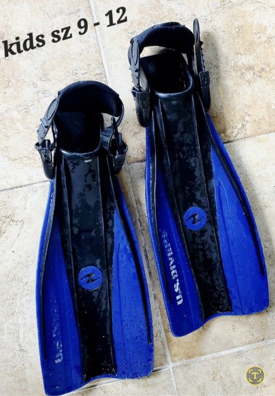 KIDS FLIPPERS SZ 9 TO 12 ADJUSTABLE
