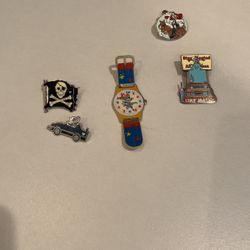 5 Disney Trading; 2 Stitch’s, 1 Goofy, 1 Pirates flag hidden Mickey and one stay seated