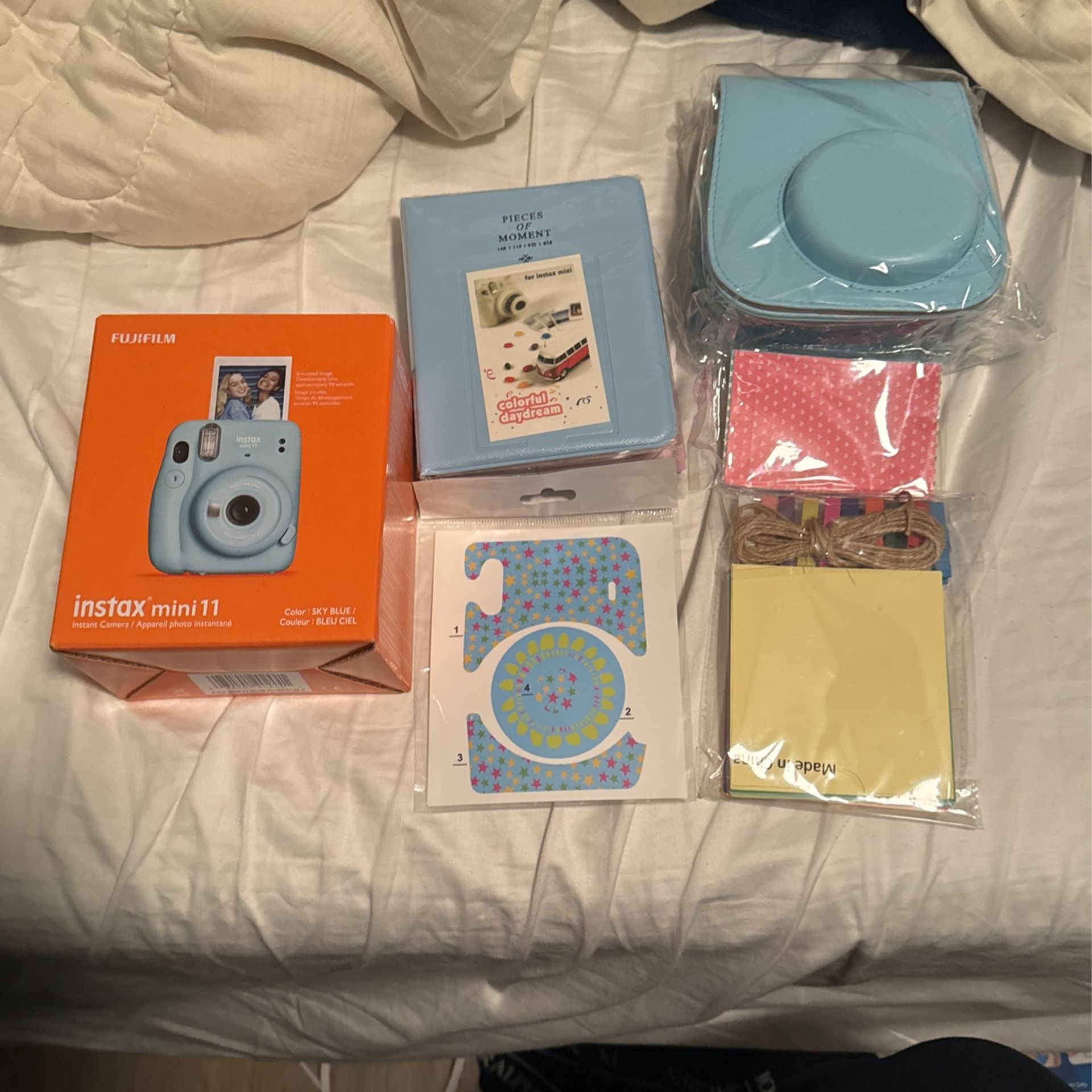 Fujifilm Instax Mini 11 Instant Camera Sky Blue Bundle