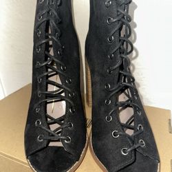 $10 Black lace up booties women sz 8