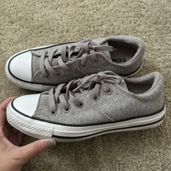 Women’s Converse Size 6