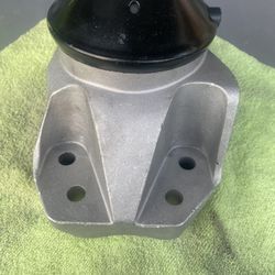 Ford Explorer Passenger Side Engine Mount