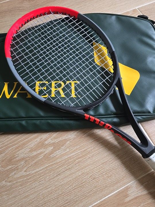Wilson Clash 98 4 1/4 In Pro Tennis Racquet Red Black Grey. Great Condition.