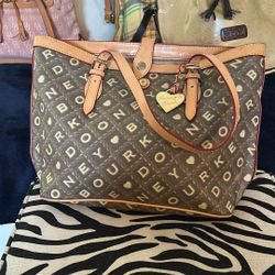 Dooney & Bourke