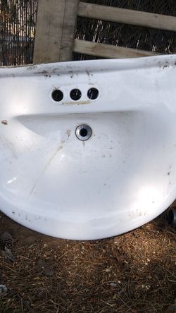 Porcelain sink