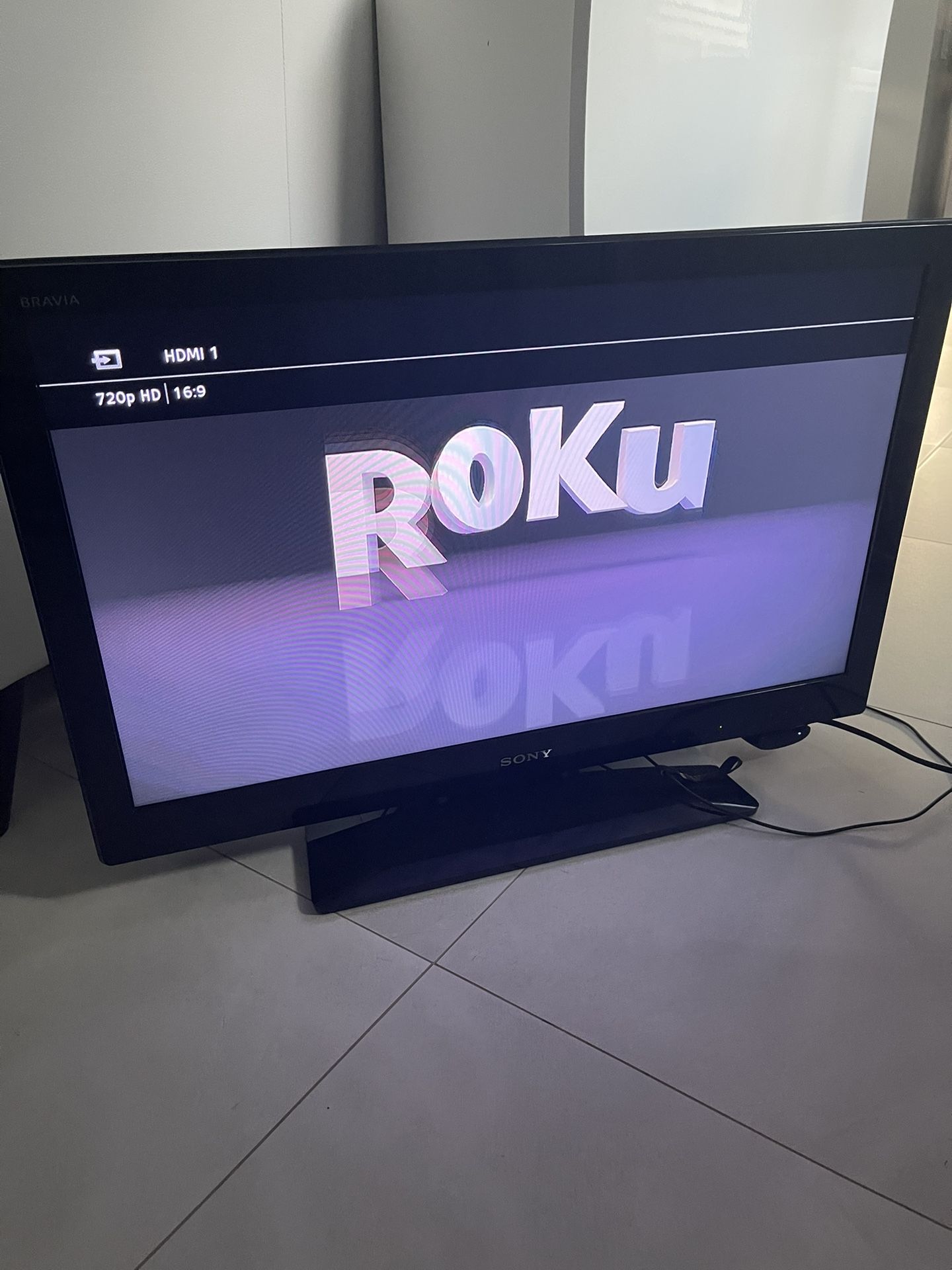 Sony KDL-32BX330 32" LCD HDTV With 2 Remotes. Roku. In Jupiter