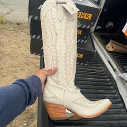 Beautiful Casanova boots size 8.5 super cheap $150