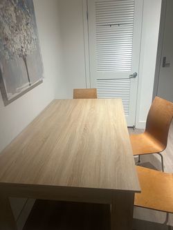 Dinning room with chairs