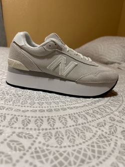 Tennis shoes