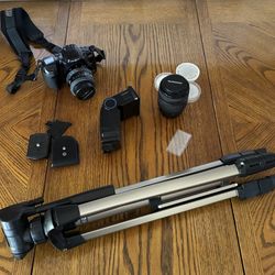 Minolta Maxim 400si 35mm SLR Film Camera With Quanteray 70-210mm Lens , Remote Flash And Tripod