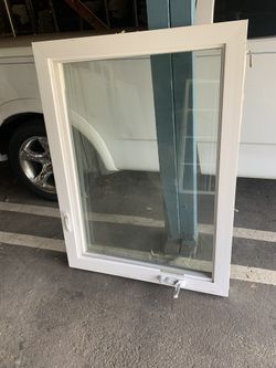 Vendo ventana vinyl en buenas condiciones 36 de ancho y 48 de ancho doble vidrio