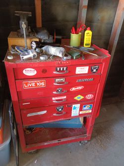 Tool box with wheels