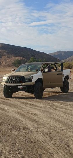 Toyota tundra prerunner