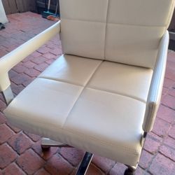 OFICCE CHAIR LEATHER WHITE..
