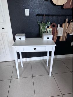 Small vanity table