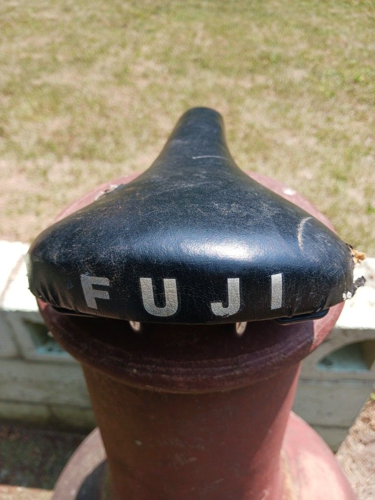 Vintage Fujita Fuji Black Racing Bike Saddle 
Fuji Saddle MFG. CO. LTD 7379
