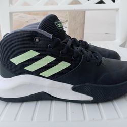 ADIDAS LEATHER SIZE 4Y SUPER CLEAN 