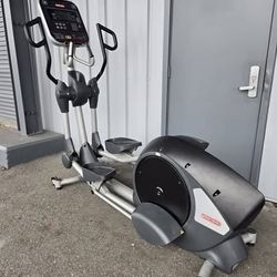 StarTrac 8RDE Commercial Elliptical Trainer
