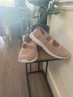 Pretty shoes for women ! Like new