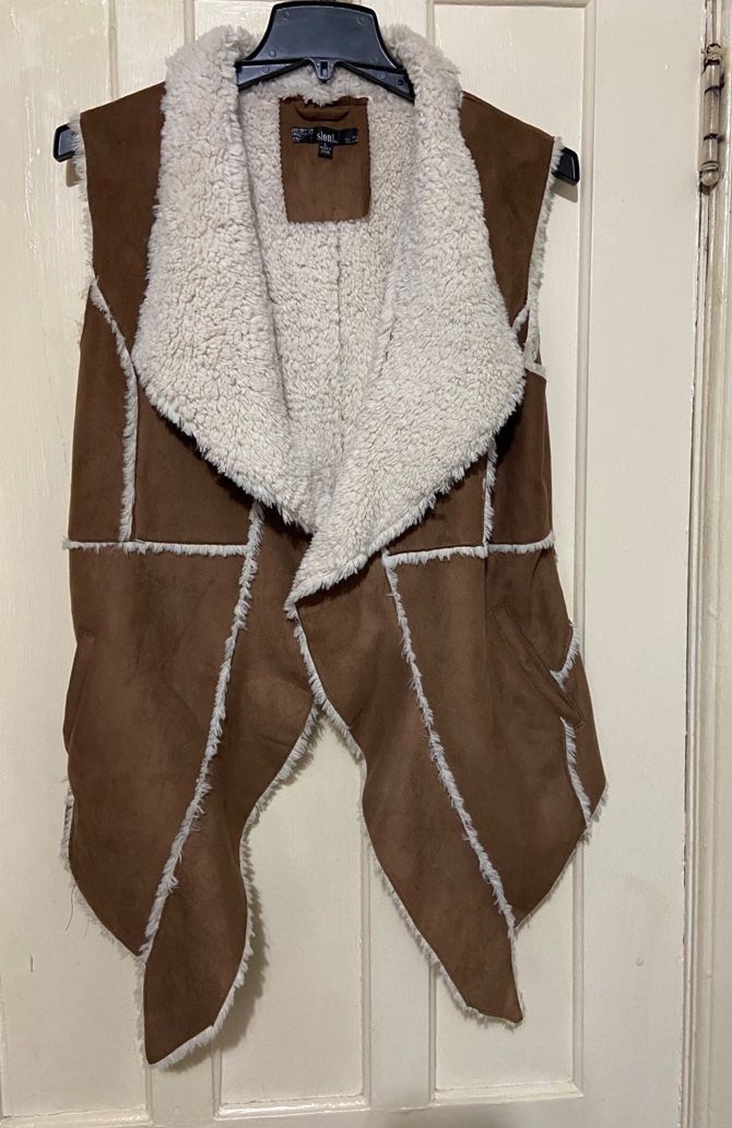 Sioni Faux Fur Lined women’s Vest/ large