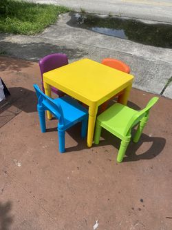 Toddler Table And 4 Chairs