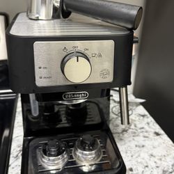 Delonghi Espresso Machine with Milk Frother