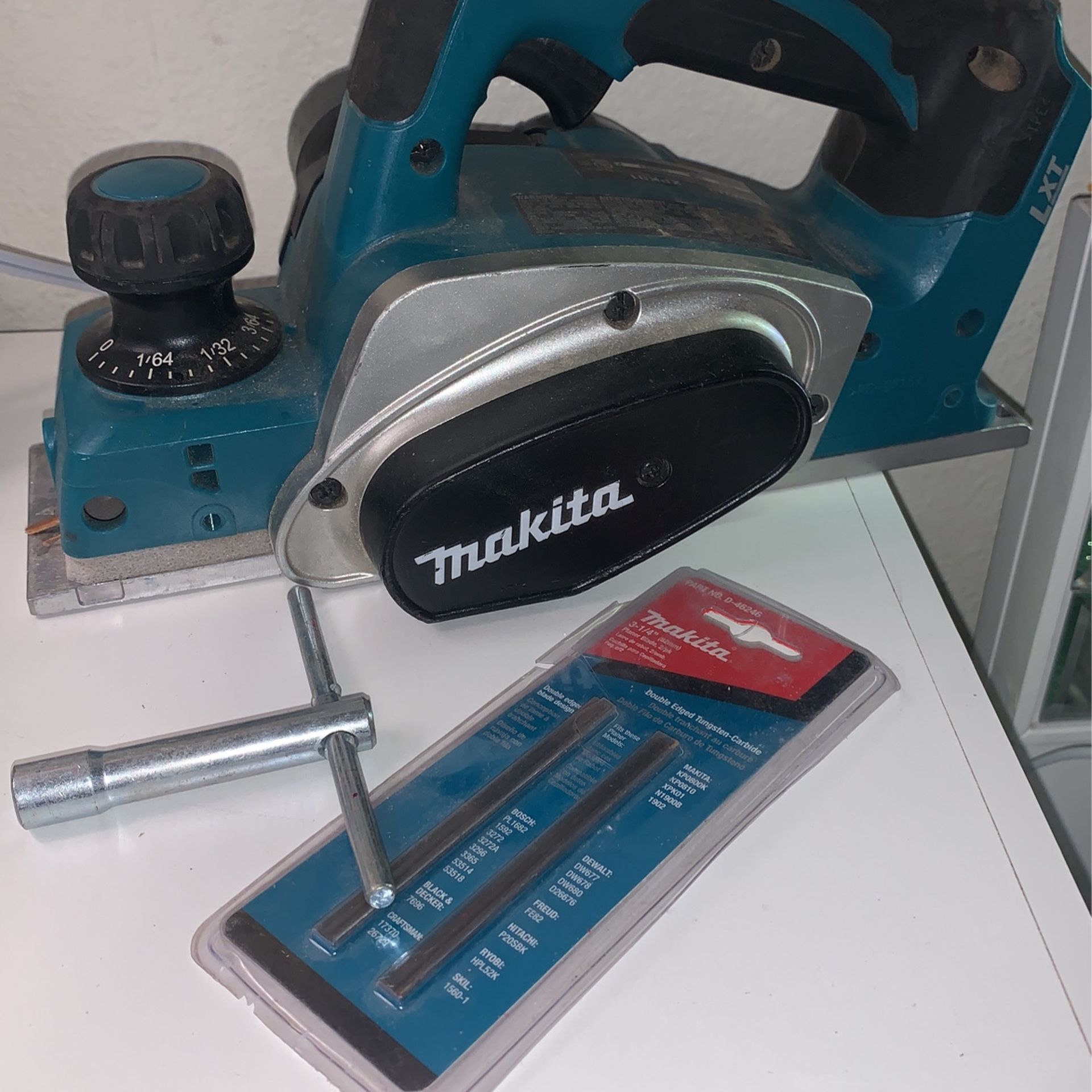 Makita Planer With blades