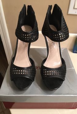 Breckelle's black leather heels