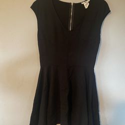 Bar III black dress with full skirt & cap sleeves in large