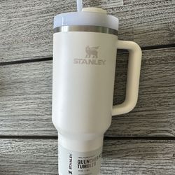 NEW! Stanley and Life Time Fitness Collab: The Flowstate Quencher Tumbler 40oz/1.8L