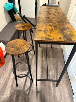 Rustic Bar Table Set with 2 Stools