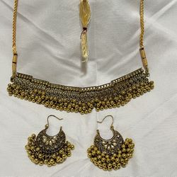 Vintage Style Golden Earrings And Necklace - Desi / Pakistani Jewelry Set