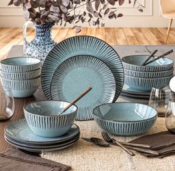 Moving sale - 16pc Dinnerware set