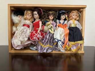 Similar To Madam Alexander Mini Dolls