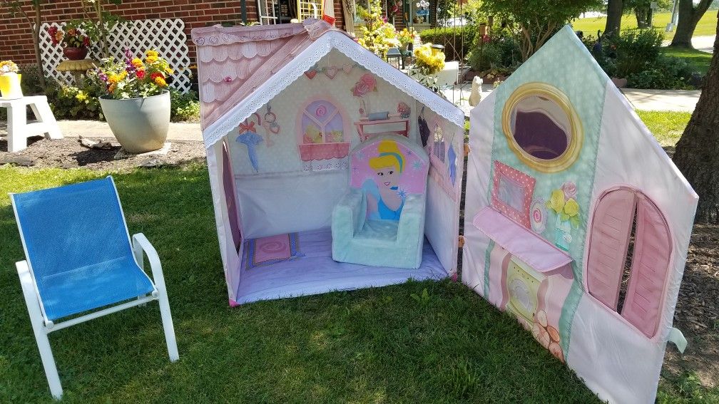 ADORABLE KIDS PLAY COTTAGE