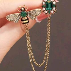 Premium Elegant Women’s Bee Brooch Accessory – Luxury Sweater Pins for Stylish Looks