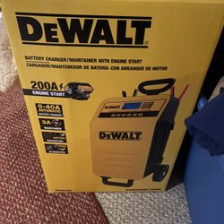 Dewalt Battery Charger/Maintainer 