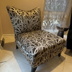 Accent Chairs 