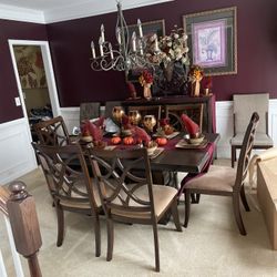 Dining Room Table / Hutch Set  Brown
