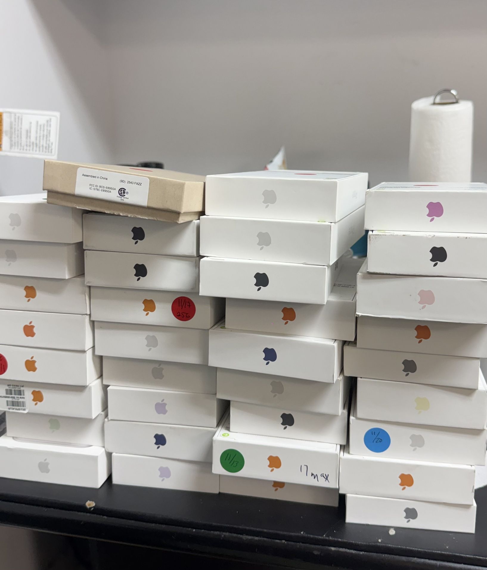 iPhone 17 Pro Max (Read the Description)