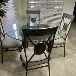 Breakfast Table -  Buffet Bar - 4 Stools 