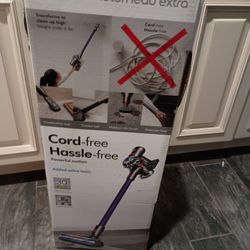 Dyson V7