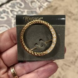 Trifari Vintage Gold Tone Circle Brooch