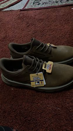 Brand new Skechers 👀size 11 1/2
