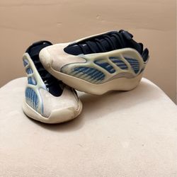 Adidas Yeezy 700 V3 Kyanite Size 9 GY0260