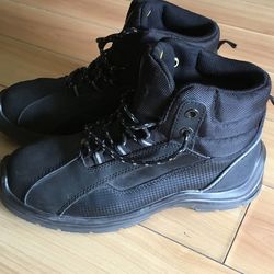 Work Boots Safety Toe Size 10 Excellent Condition ( Needs Shoe Inserts) ( $20 Cash Only )