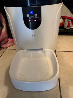 Automatic Pet Feeder with Camera