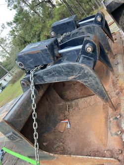 CAT 74” Bucket Grapple/ 