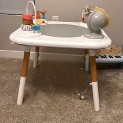 Skip hop activity Center 